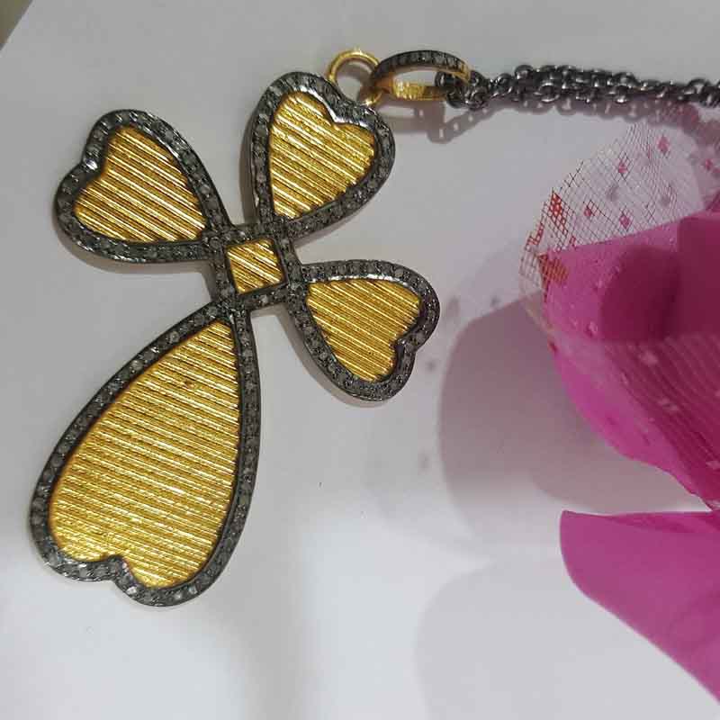 Gorgeous Heart Designer Cross Style Pendent