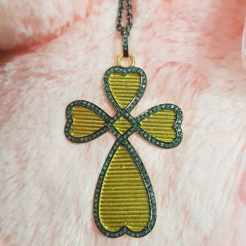 Gorgeous Heart Designer Cross Style Pendent