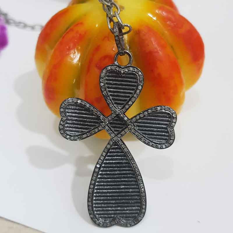 Gorgeous Heart Designer Cross Style Pendent