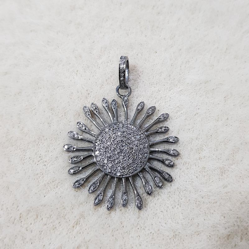 Round Designer Fancy Style Pendent With Pave Diamond