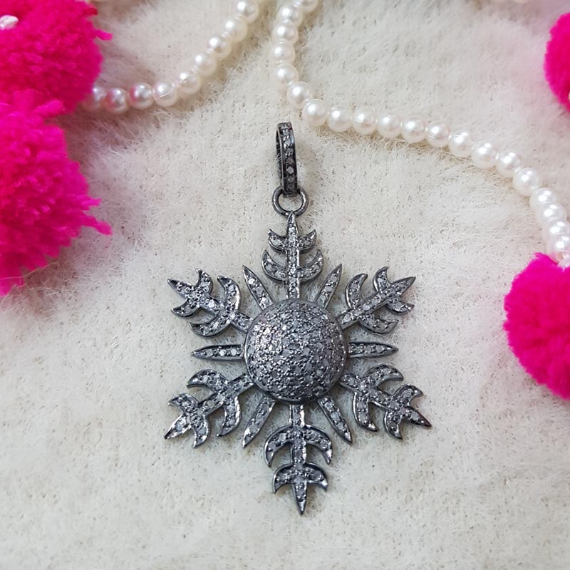 Good Looking Handmade Designer Beautiful Flower Pendent With Pave Diamond