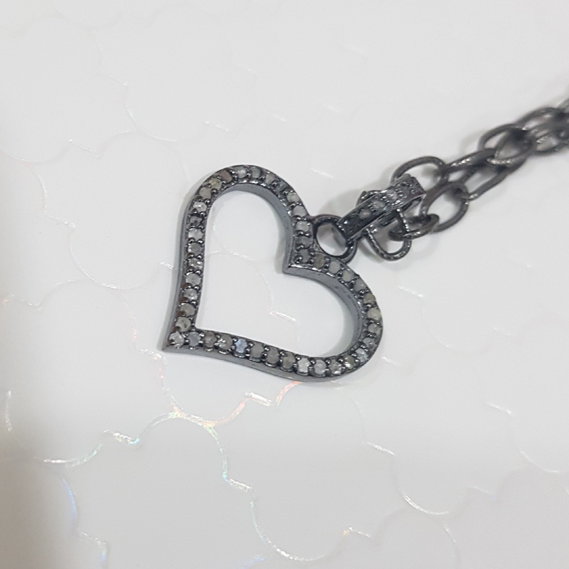 The splendid Pave Diamond Heart Silver Black Pendent