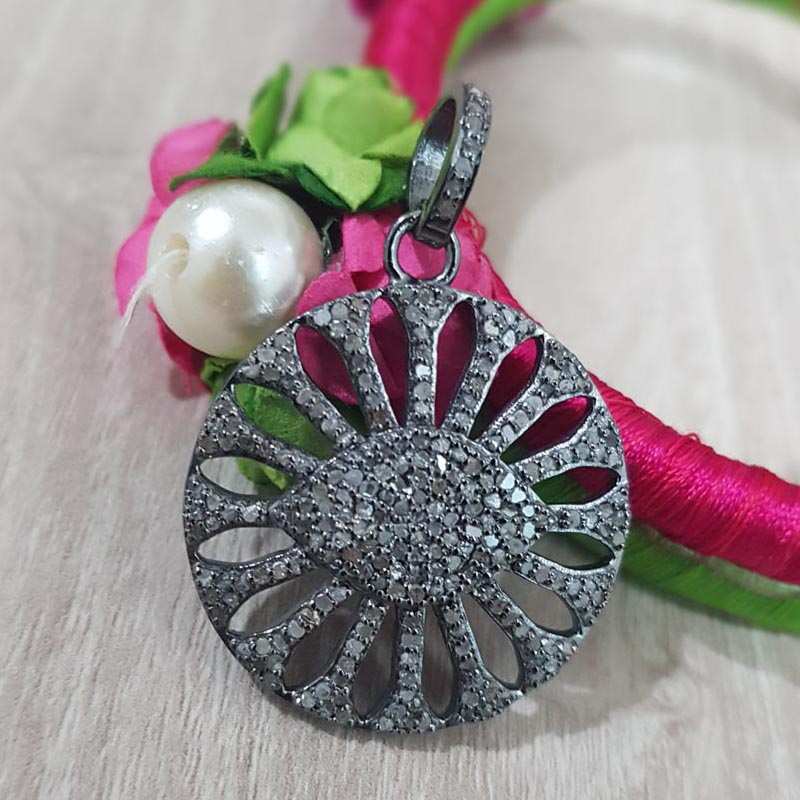 Good Looking Handmade Designer Round Shape Flower Pendent With Pave Diamond