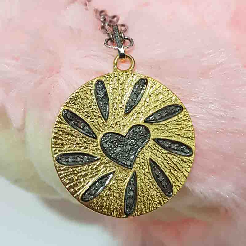 Graceful Pave Diamond Handmade Round Disk With Heart Designer Pendent