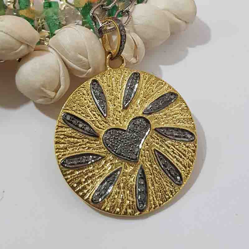 Graceful Pave Diamond Handmade Round Disk With Heart Designer Pendent