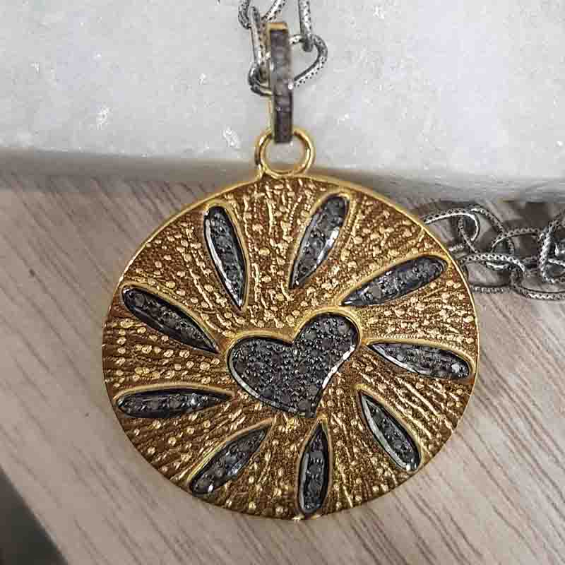 Graceful Pave Diamond Handmade Round Disk With Heart Designer Pendent