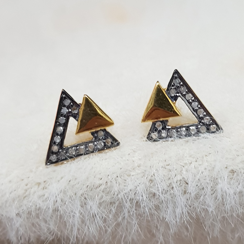 Stunning Arrowhead Designer Stud