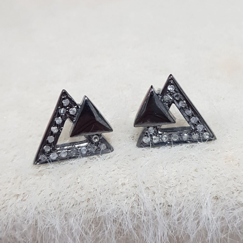 Stunning Arrowhead Designer Stud