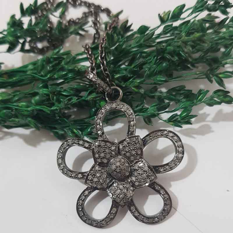 Good Looking Handmade Designer Flower Pendent