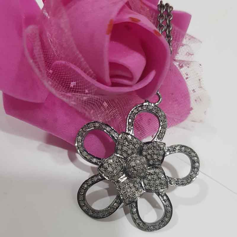 Good Looking Handmade Designer Flower Pendent