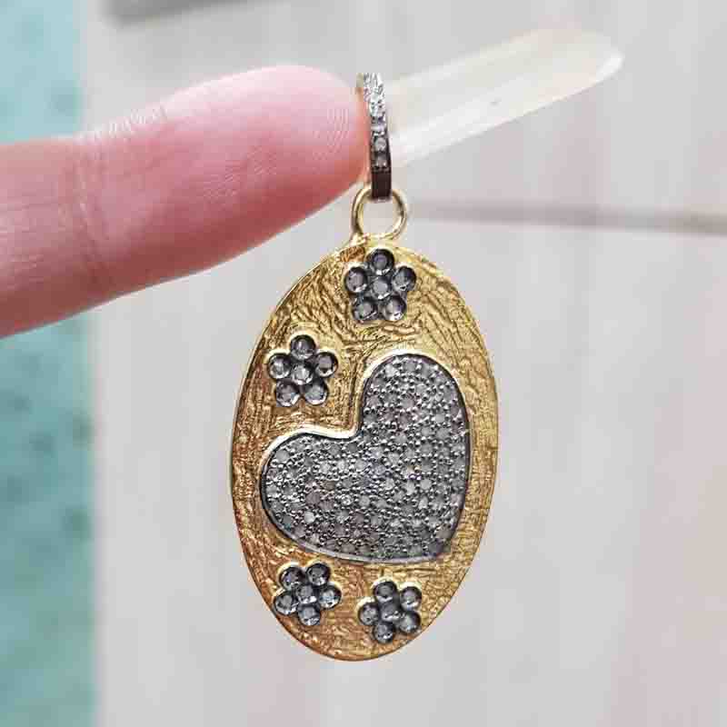 Beautiful Oval Shaped With Pave Heart And Flower Pendent