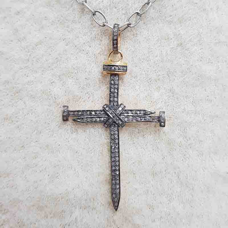 Graceful Looking Cross Pendant With Pave Diamond