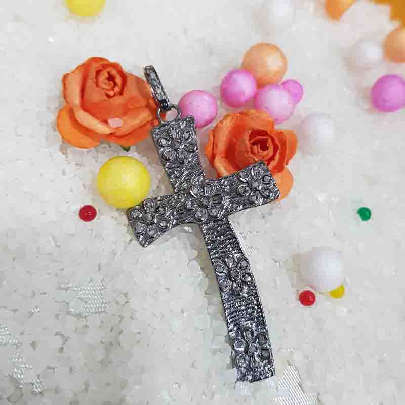 Cross pendent With Little Pave Flowers