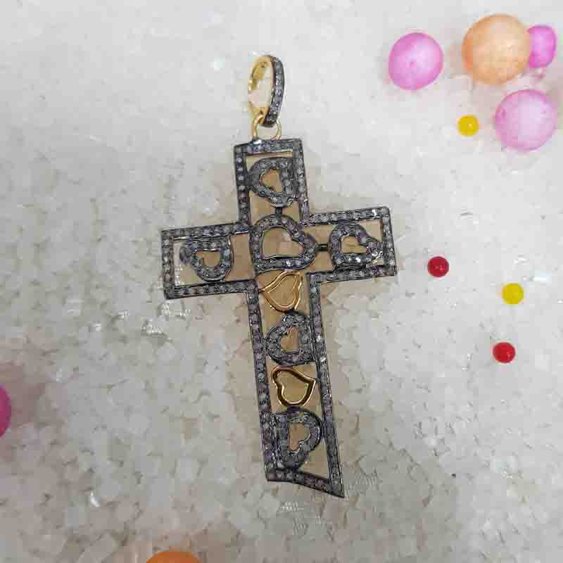 Graceful Looking Cross Pendant With Little Hearts Pave Diamond