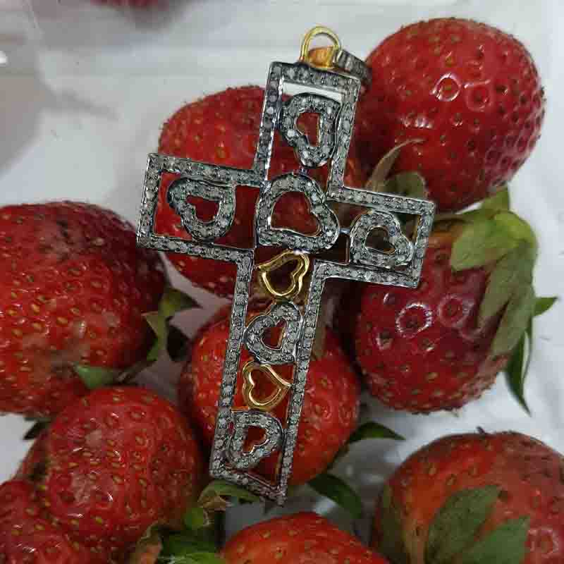 Graceful Looking Cross Pendant With Little Hearts Pave Diamond