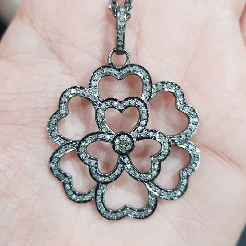 Good Looking Handmade Designer Heart Flower Pendent