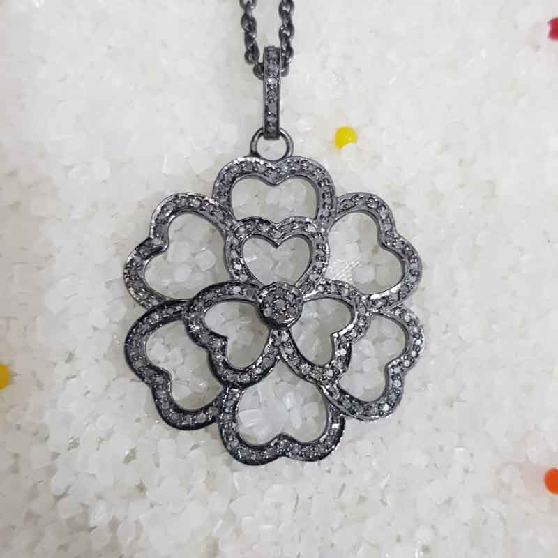 Good Looking Handmade Designer Heart Flower Pendent