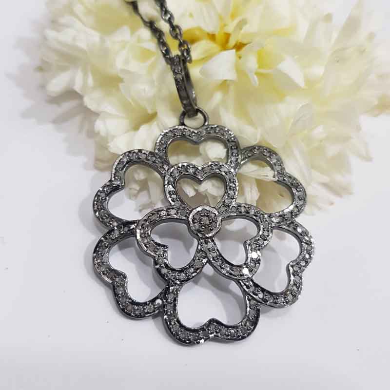 Good Looking Handmade Designer Heart Flower Pendent