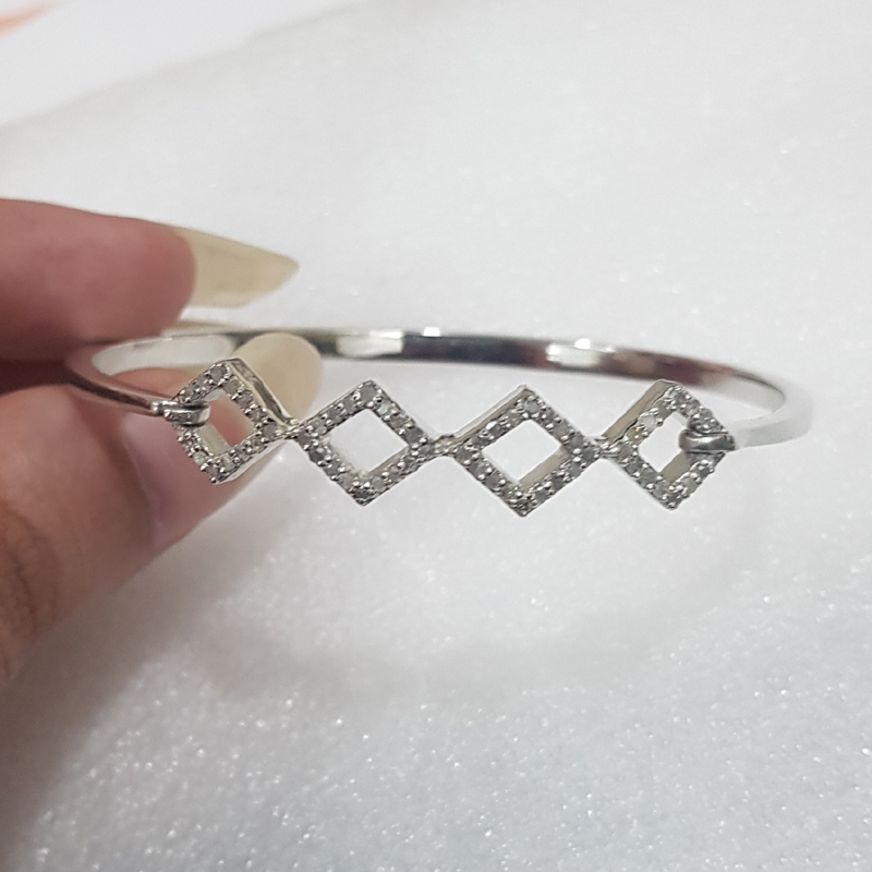 Elegant White Layers Of Pave Diamond Fancy Style Bracelet