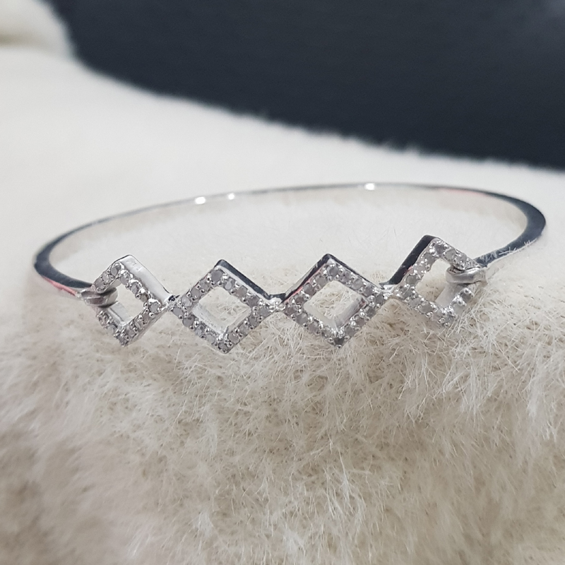 Elegant White Layers Of Pave Diamond Fancy Style Bracelet