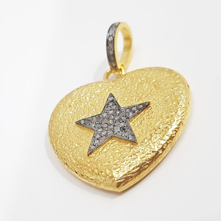 Hammering Heart Pendant With Pave Diamond Star