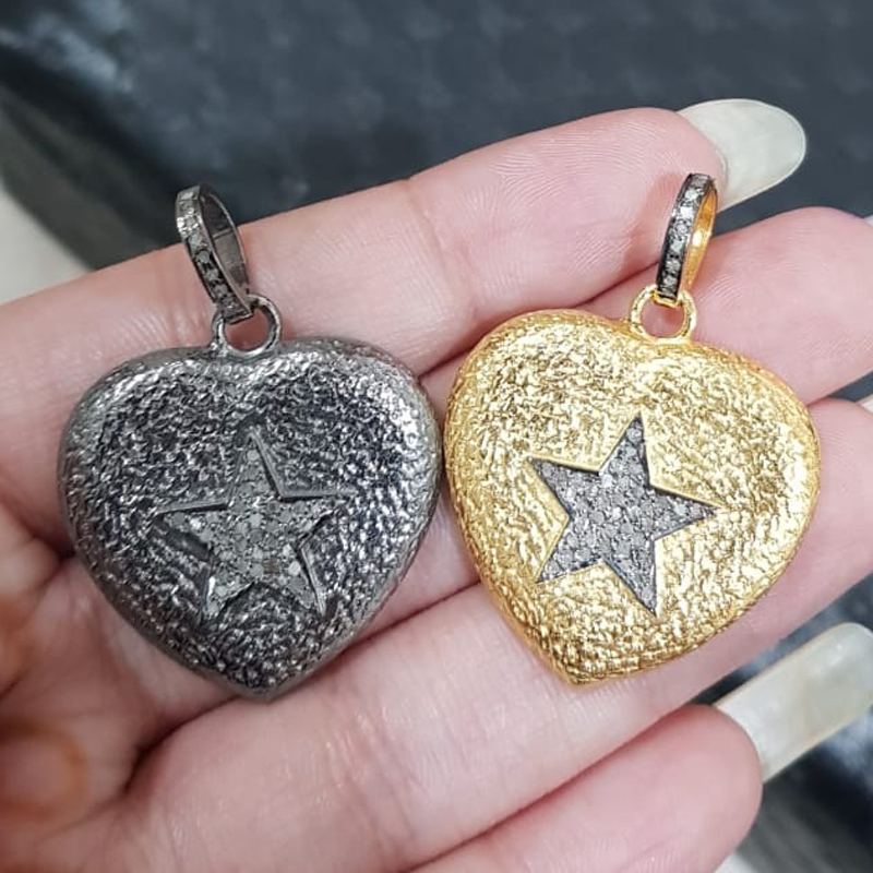 Hammering Heart Pendant With Pave Diamond Star