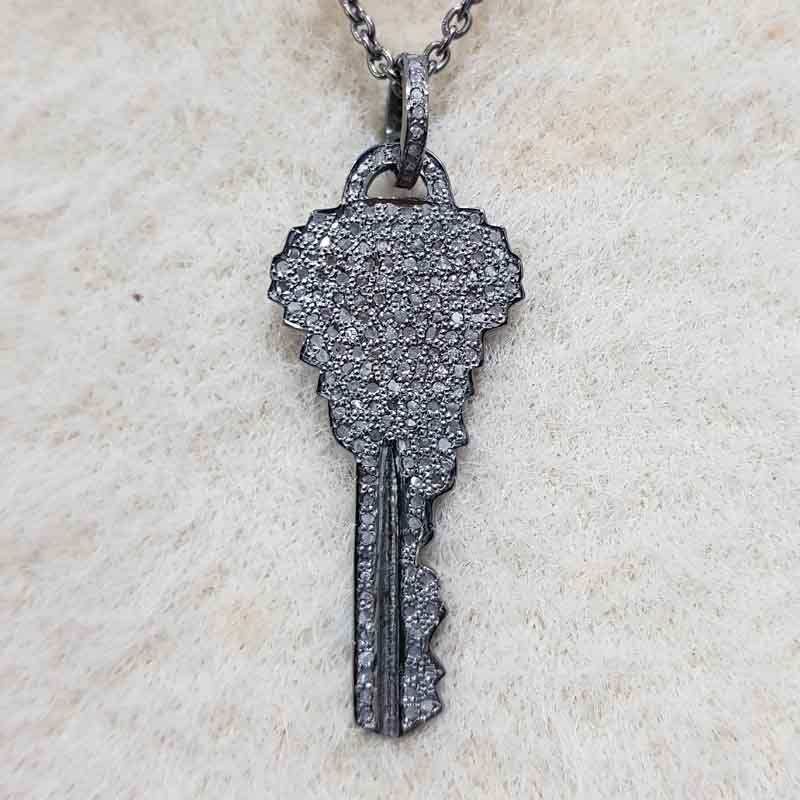 Antique Key Shape Design Silver Pendent