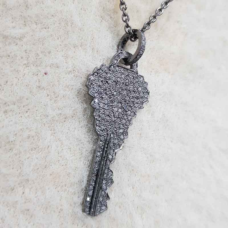 Antique Key Shape Design Silver Pendent