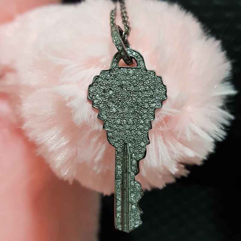 Antique Key Shape Design Silver Pendent