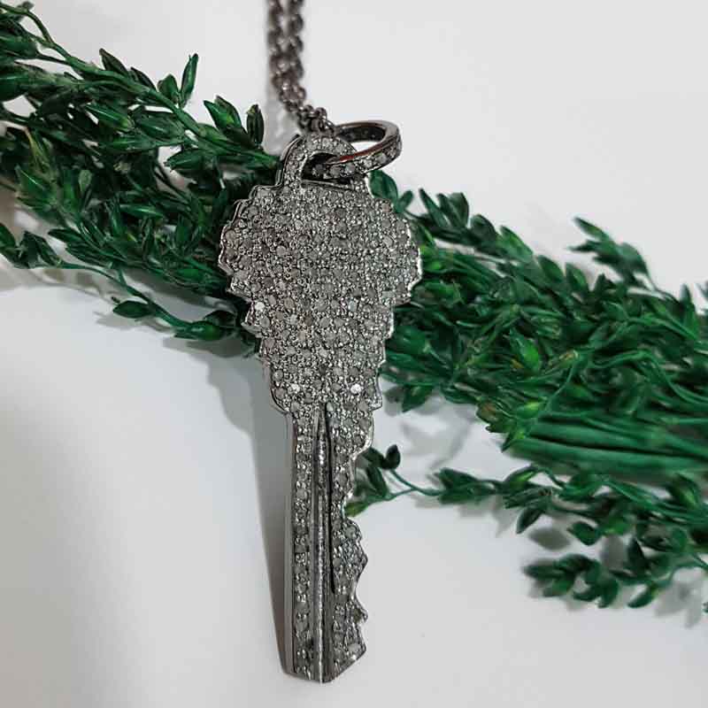 Antique Key Shape Design Silver Pendent