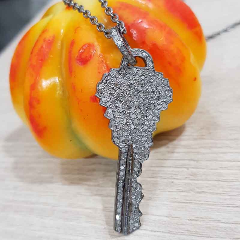 Antique Key Shape Design Silver Pendent