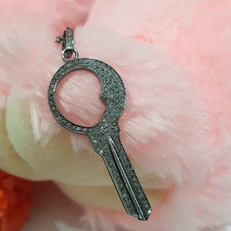 Stylish Key Design 925 Sterling Silver Pendent