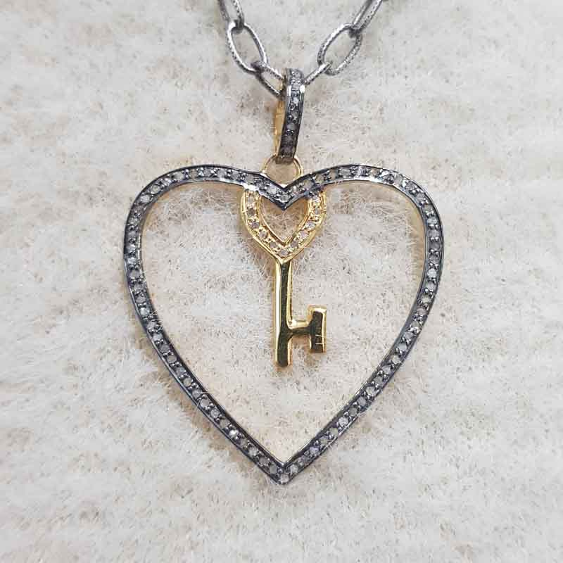 Graceful Heart Pendent With Joined Key