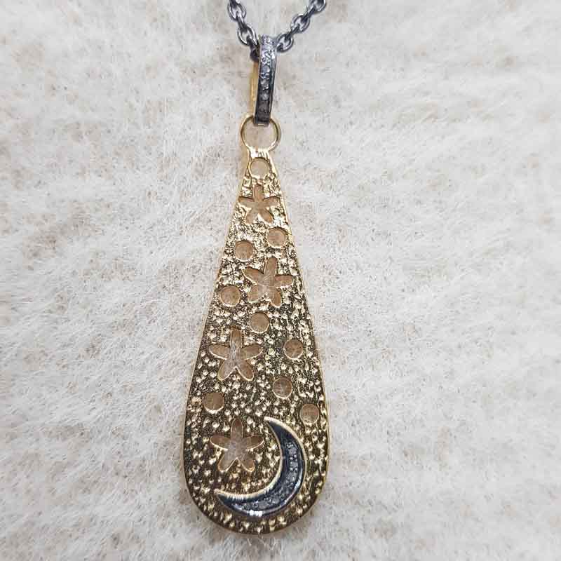 Good Looking Oval Designer Moon With Stars Pendent