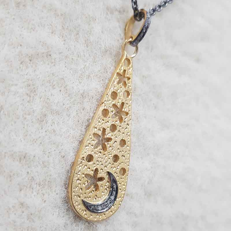 Good Looking Oval Designer Moon With Stars Pendent