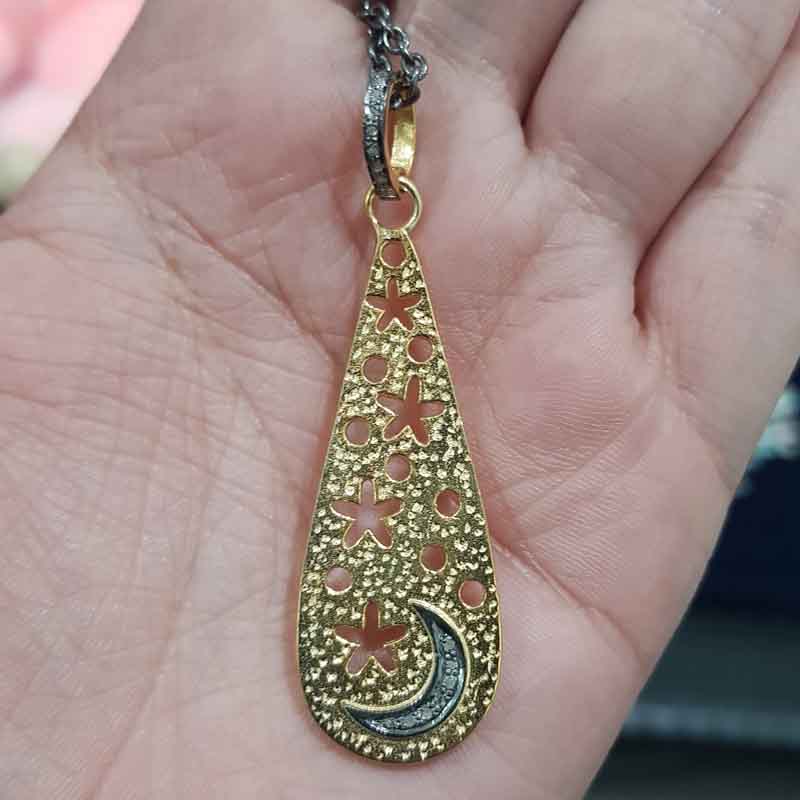 Good Looking Oval Designer Moon With Stars Pendent