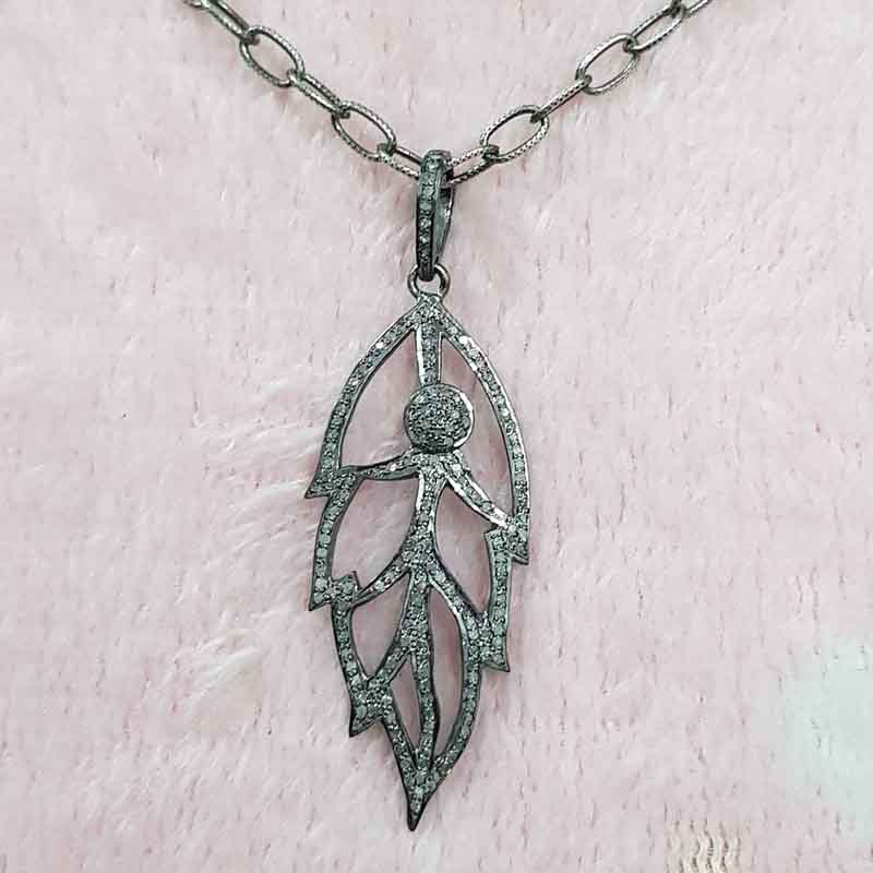 Gorgeous Looking Leaf Style Pendent