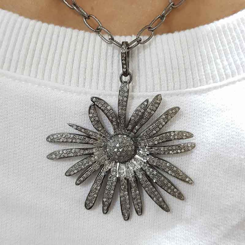 Beautifully Designed 925 Sterling Silver Flower Pendent