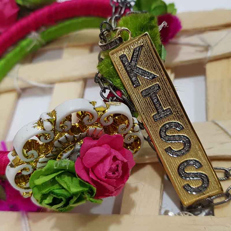 Antique Finish Designer Kiss Tag Pendent