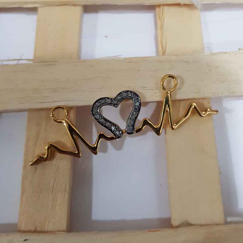 Elegant Designer Heart Pendent