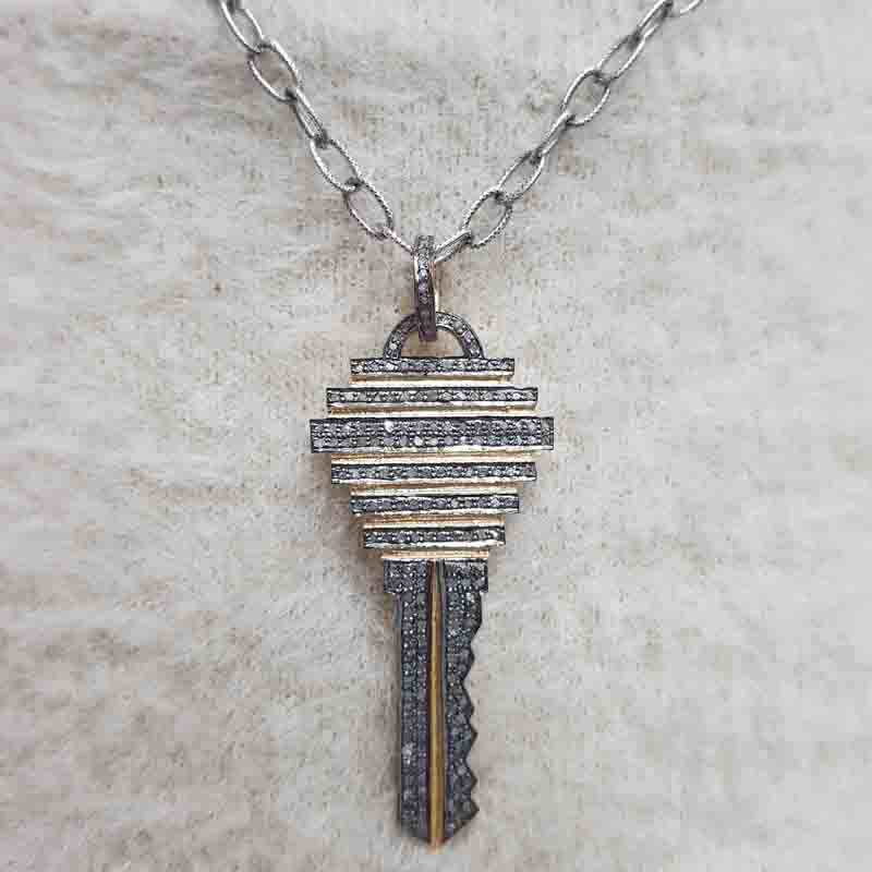 Glorious Designer Key Pendent With Luster Pave Diamond Layers