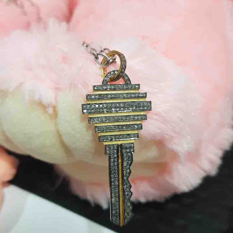 Glorious Designer Key Pendent With Luster Pave Diamond Layers