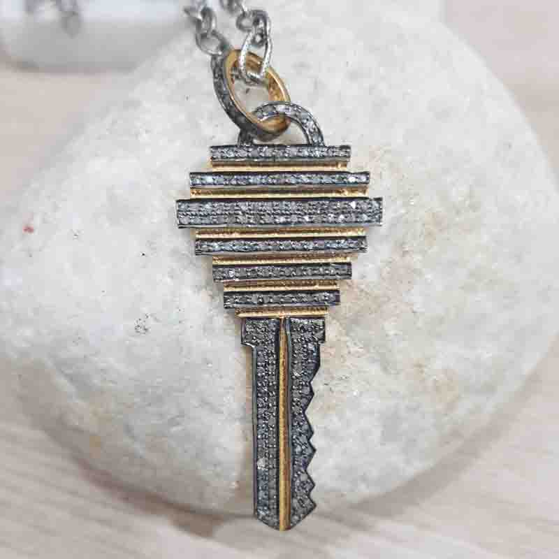 Glorious Designer Key Pendent With Luster Pave Diamond Layers