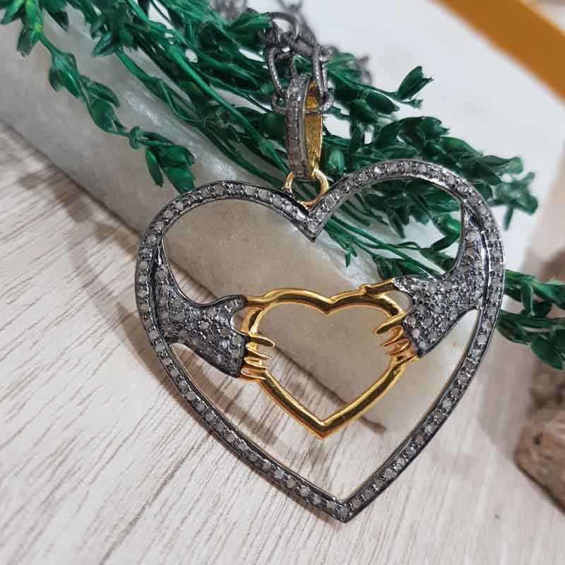 Lovely Designer Fall In Love Heart Pendent